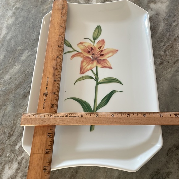 Large Lily Serving Platter by Martha Stewart - Picture 4 of 5